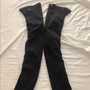 Alo leg warmers